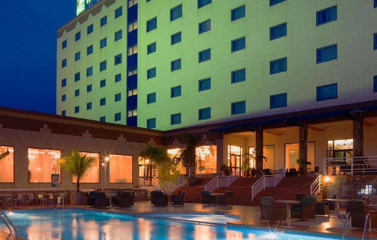 Palms By Eagles Airport City, Formerly Holiday Inn Akra Dış mekan fotoğraf