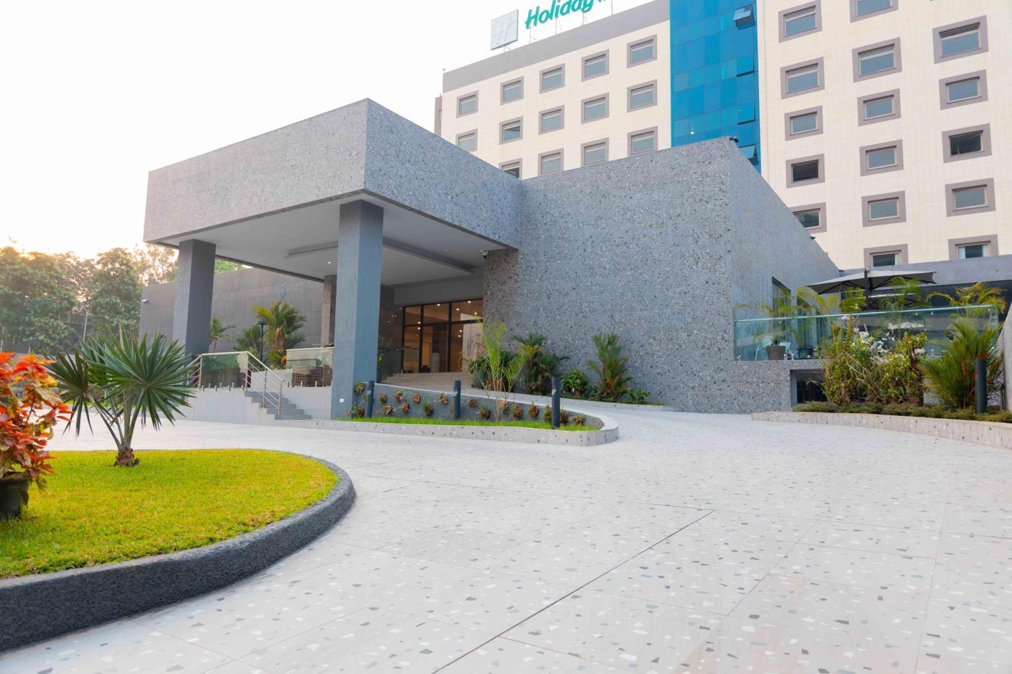 Palms By Eagles Airport City, Formerly Holiday Inn Akra Dış mekan fotoğraf