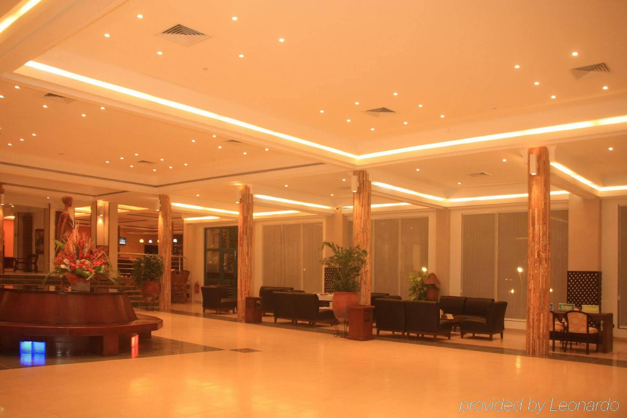 Palms By Eagles Airport City, Formerly Holiday Inn Akra Dış mekan fotoğraf