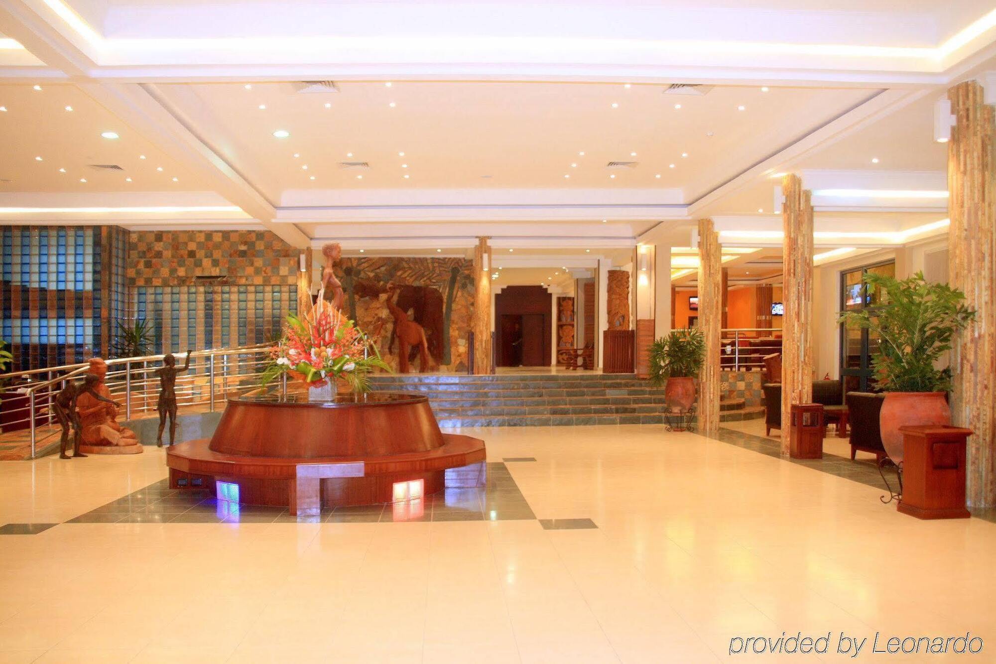 Palms By Eagles Airport City, Formerly Holiday Inn Akra Dış mekan fotoğraf